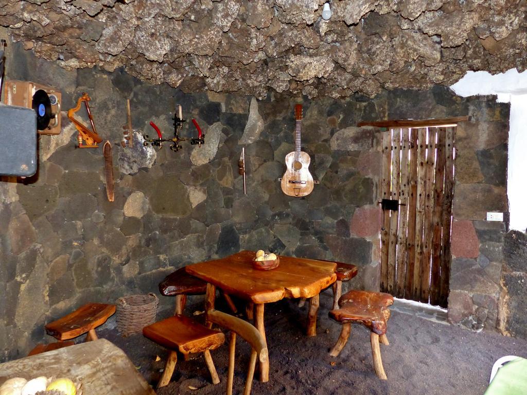 منزل الضيف فرونتيرا  في Casa Guinea المظهر الخارجي الصورة